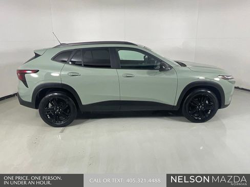 Used 2024 Chevrolet Trax ACTIV w/ Sunroof Package FWD image 5