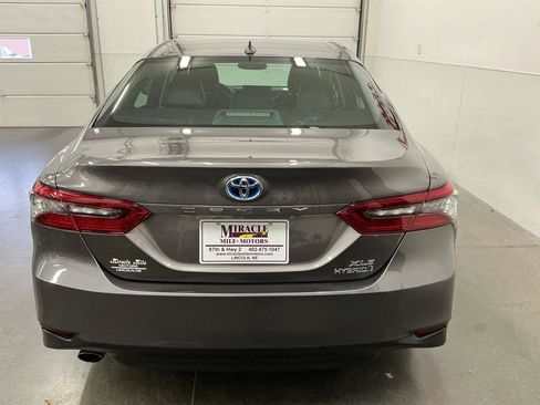 Used 2021 Toyota Camry XLE FWD image 5