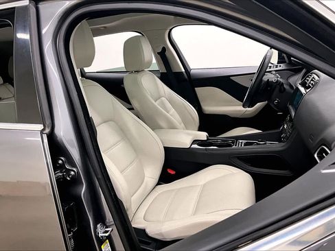 Used 2017 Jaguar F-PACE Prestige image 8