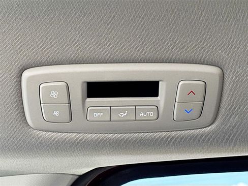 Used 2025 Kia Carnival FWD image 25