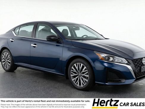 Used 2025 Nissan Altima 2.5 SV image 1