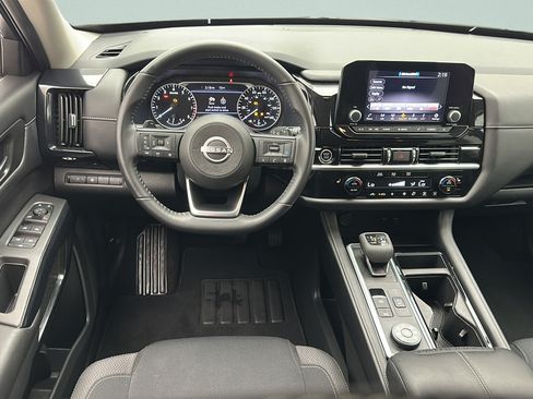 Used 2024 Nissan Pathfinder SV AWD/4WD image 11