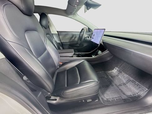 Used 2019 Tesla Model 3 Standard Range Plus RWD image 28