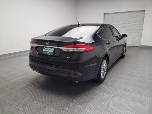 Used 2017 Ford Fusion SE w/ Fusion SE Technology Package FWD image 7