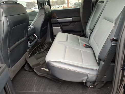 Used 2022 Ford F150 Lightning Lariat image 11