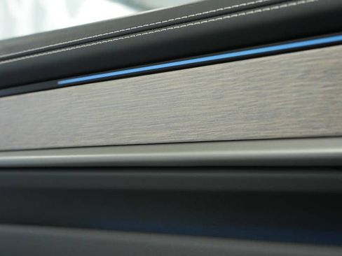 Certified 2025 Porsche Macan 4 Electric AWD/4WD image 31