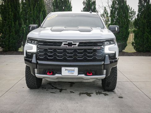 Used 2024 Chevrolet Silverado 1500 ZR2 image 3