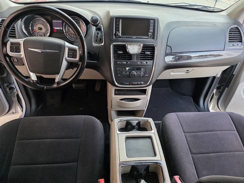 Used 2011 Chrysler Town & Country Touring image 8