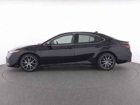 Used 2024 Toyota Camry SE FWD image 2