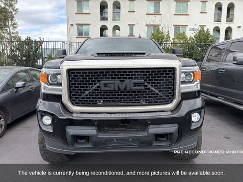 Used 2017 GMC Sierra 2500 Denali w/ Duramax Plus Package image 2