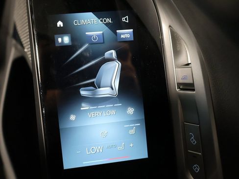 Used 2025 BMW 740i xDrive image 41