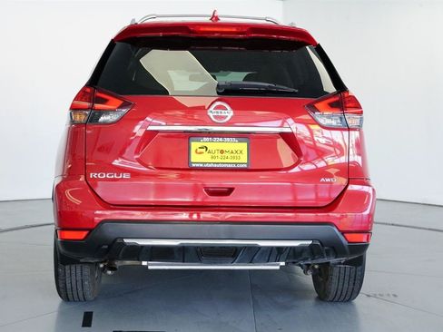 Used 2017 Nissan Rogue S w/ Appearance Package AWD/4WD image 9
