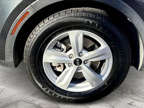 Used 2021 Kia Sorento LX image 8