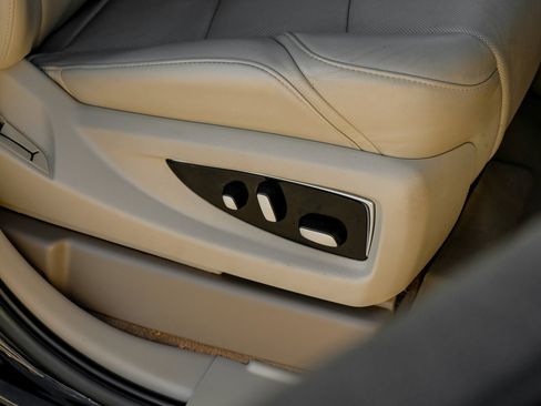 Used 2019 Cadillac Escalade ESV Premium Luxury image 35