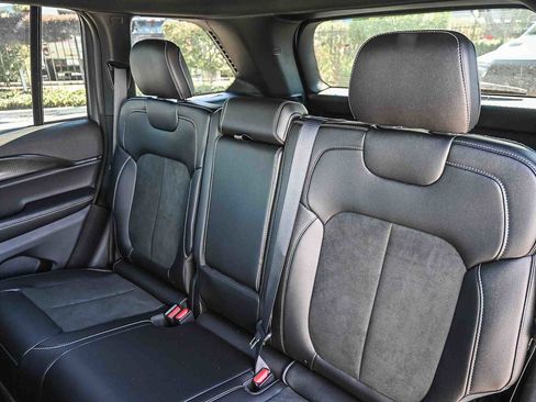 New 2025 Jeep Grand Cherokee Altitude image 18