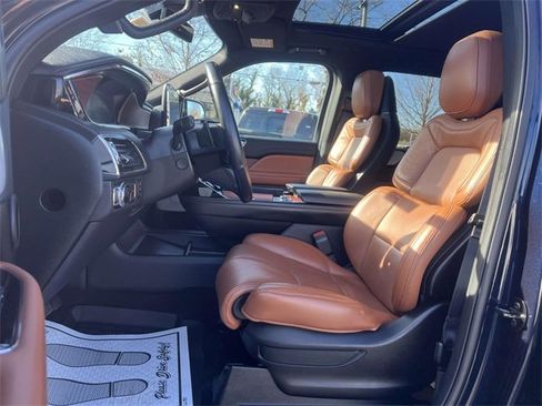 Certified 2021 Lincoln Navigator Reserve w/ Luxury Package image 9