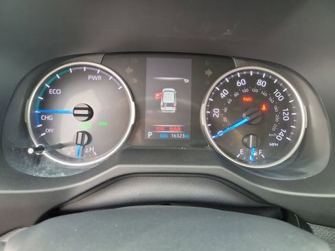 Used 2022 Toyota RAV4 XLE image 26