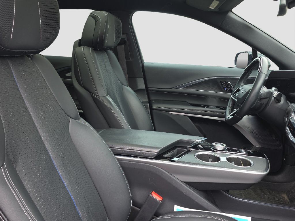 Used 2024 Cadillac Lyriq Luxury AWD/4WD image 20