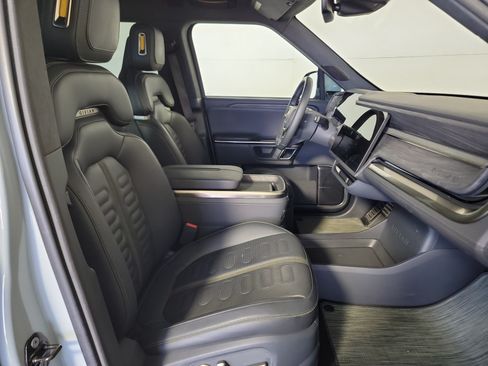 Used 2022 Rivian R1T Adventure AWD/4WD image 22