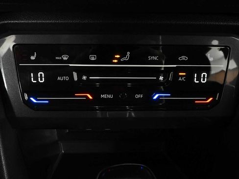 Certified 2022 Volkswagen Tiguan SE w/ Panoramic Sunroof Package AWD/4WD image 27