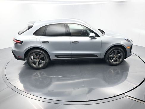 Certified 2022 Porsche Macan image 41