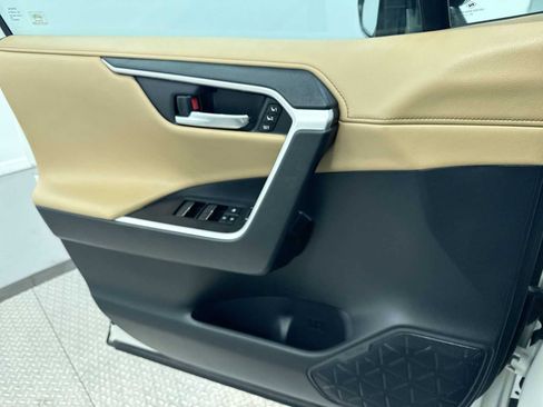 Used 2022 Toyota RAV4 Limited image 29