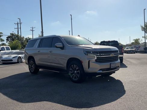 Used 2023 Chevrolet Suburban LT RWD image 7