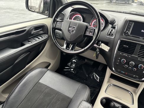 Used 2019 Dodge Grand Caravan SXT image 20