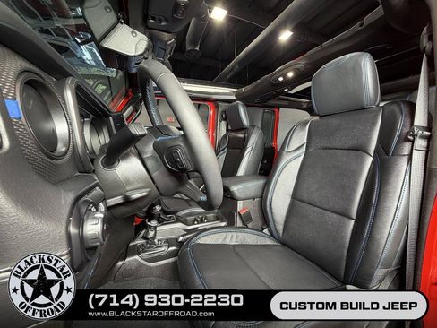 Used 2025 Jeep Wrangler Unlimited Rubicon 4xe w/ Convenience Group AWD/4WD image 22