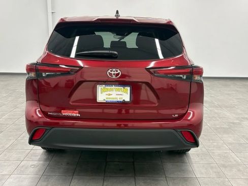 Used 2024 Toyota Highlander LE w/ Protection Package #3 (TMS) FWD image 3
