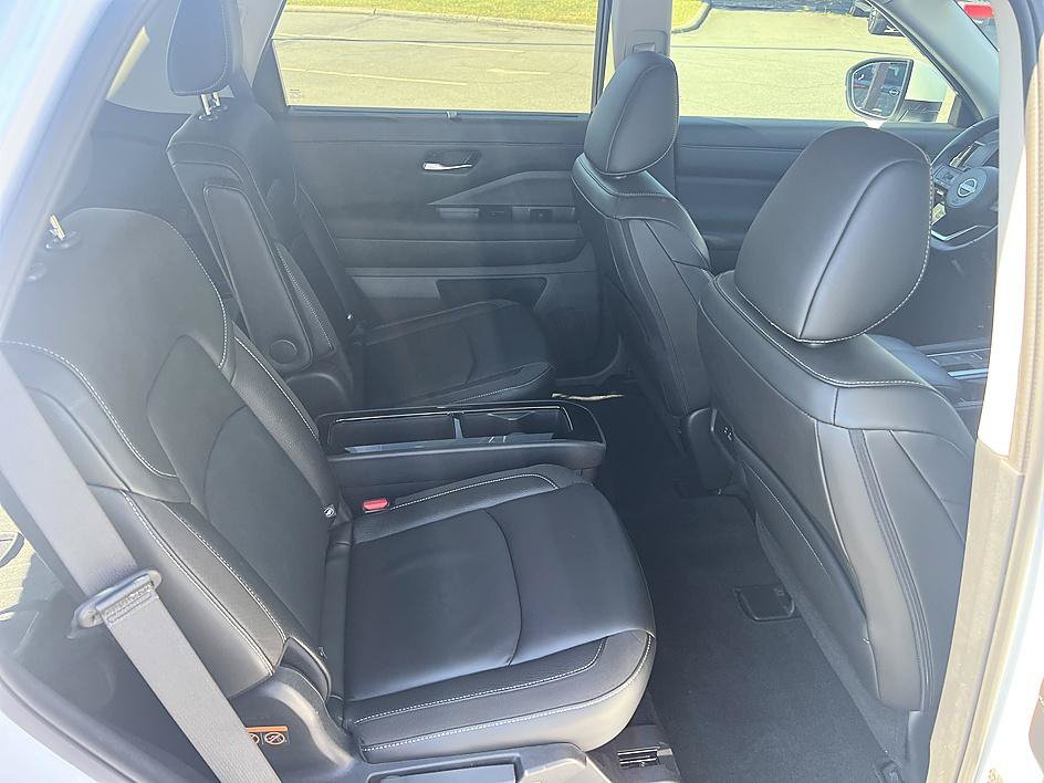 Certified 2025 Nissan Pathfinder SL w/ SL Premium Package FWD image 16