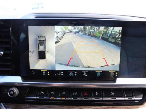 Used 2022 Chevrolet Silverado 1500 LT w/ Safety Package AWD/4WD image 19