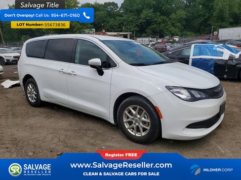 Used 2023 Chrysler Voyager LX FWD image 5