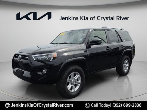Used 2022 Toyota 4Runner SR5 AWD/4WD image 11
