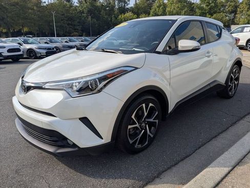 Used 2018 Toyota C-HR XLE FWD image 5