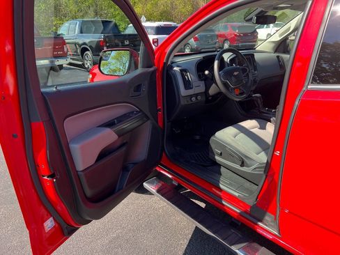 Used 2019 Chevrolet Colorado W/T w/ WT Convenience Package AWD/4WD image 11