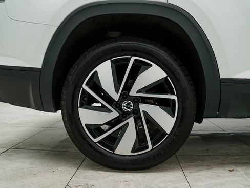 Used 2024 Volkswagen Atlas SE image 12