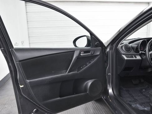 Used 2013 MAZDA MAZDA3 i Touring image 9