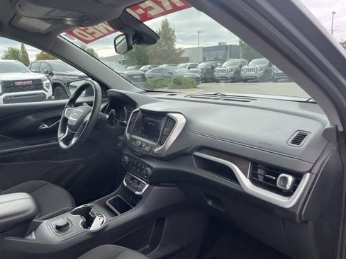 Used 2024 GMC Terrain SLE image 30