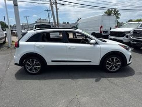 Used 2022 Kia Niro Touring Special Edition FWD image 4