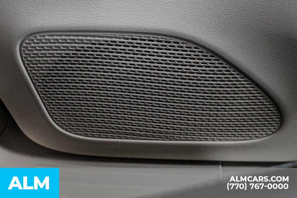 Used 2023 Chrysler Pacifica Touring-L FWD image 58