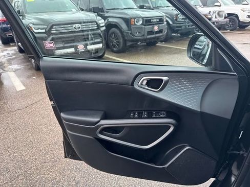 Used 2021 Kia Soul LX image 32