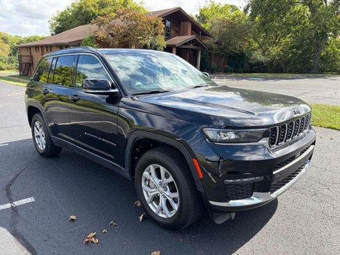 Used 2024 Jeep Grand Cherokee Limited image 3