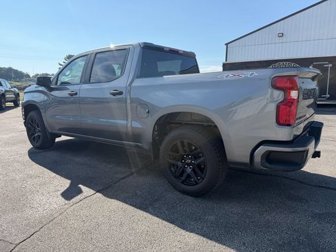 Used 2021 Chevrolet Silverado 1500 Custom w/ LPO, Blackout Package AWD/4WD image 4
