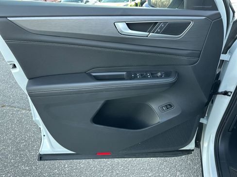 Used 2025 Volkswagen Atlas Cross Sport SE image 24