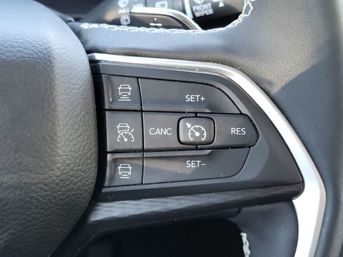 Used 2024 Jeep Grand Cherokee Altitude AWD/4WD image 16
