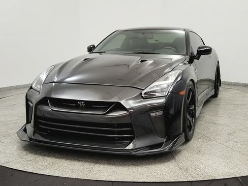 Used 2018 Nissan GT-R Premium AWD/4WD image 8