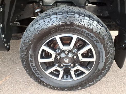 Used 2015 Toyota Tundra SR5 w/ SR5 Upgrade Package AWD/4WD image 8