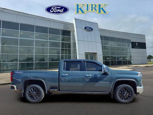 Used 2025 Chevrolet Silverado 2500 LTZ w/ LTZ Premium Package image 4