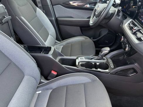 Certified 2025 Chevrolet TrailBlazer LT w/ LT Cold Weather Package FWD image 11